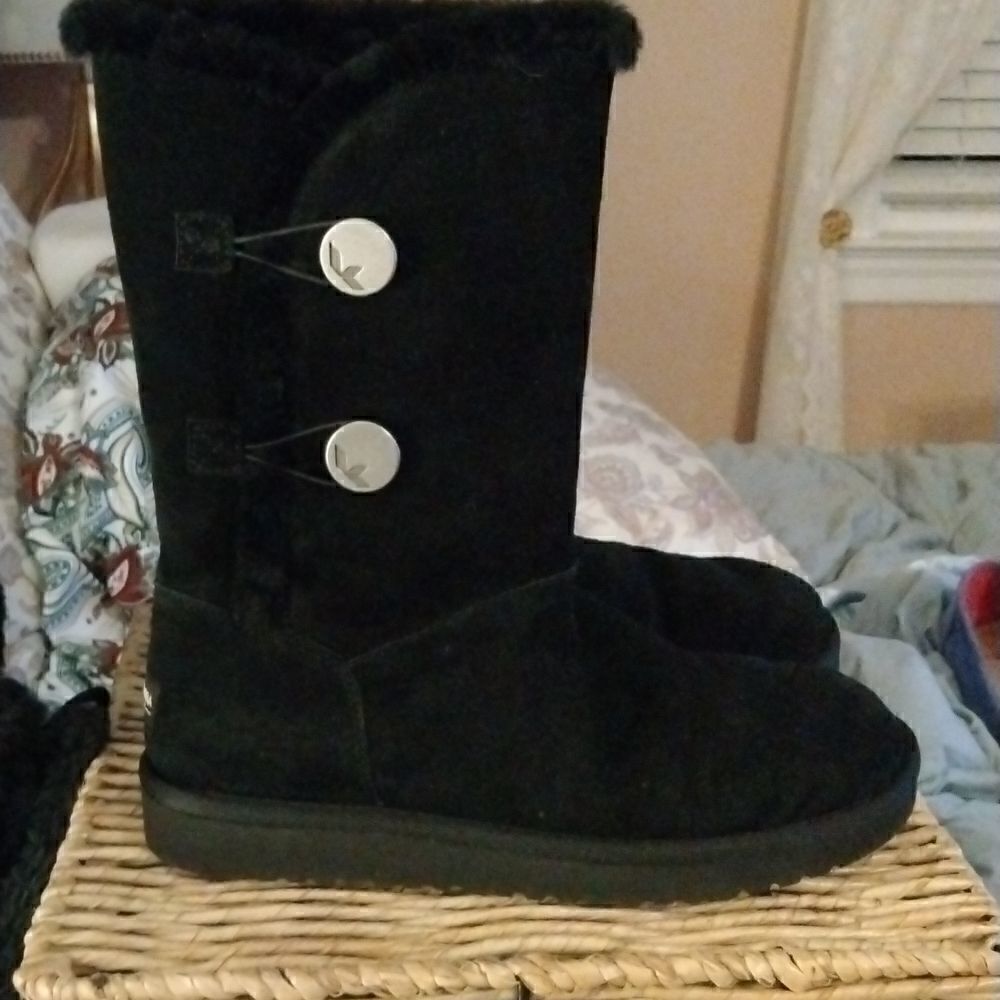 Ugg - image 3
